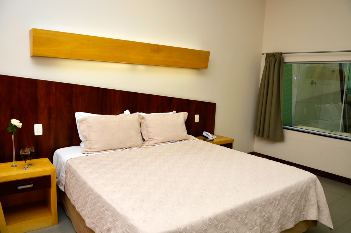 Hotel Girassol - Acomodações - Suíte de Luxe com Hidromassagem - Penedo - RJ